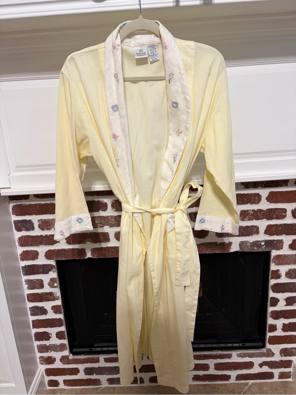 Vintage Smithsonian Institution Yellow Embroidered Quilted Floral Wrap Robe